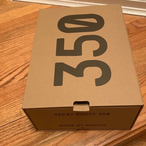 Yeezy 350 Boost - Picture 2 of 7